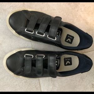 Veja black leather three strap size 7